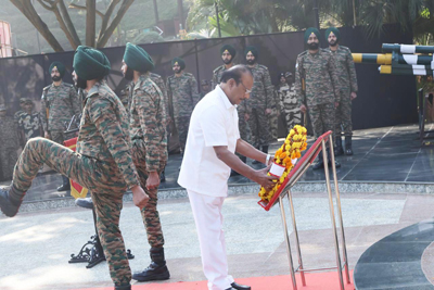 Governor Indrasena Reddy Nallu lays wreath to martyr’s memorial of Indian Army at Albert Ekka Park on December 16 during the celebration of Vijay Diwas.